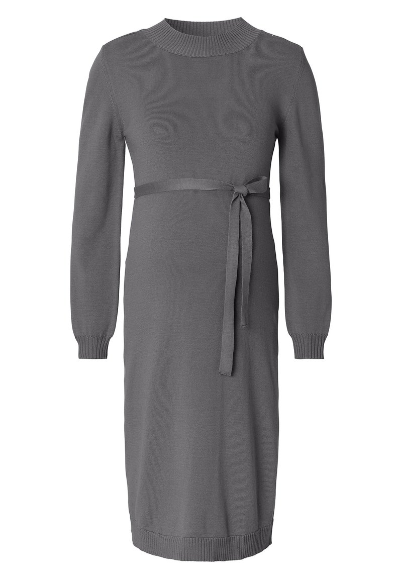 Abito lavorato a maglia grigio con maniche lunghe, scollo a girocollo a costine, vita con cintura e polsini aderenti. Design di lunghezza media, superficie liscia in tutto l'abito.