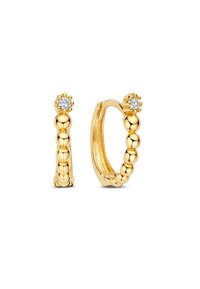 Boucles d'oreilles en or en forme de créole avec un design en perles, présentant de petites pierres précieuses rondes et transparentes sur le dessus. Texture lisse avec une finition polie.