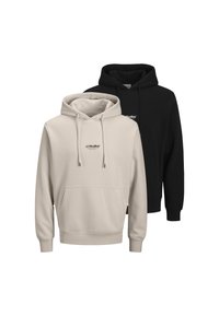 Zwei Hoodies: einer beige und einer schwarz. Beide verfügen über eine Kordelzug, eine Fronttasche und ein Logo auf der Brust. Hergestellt aus weichem Stoff.