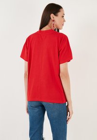 LELA CREW NECK  - Základné tričko - red