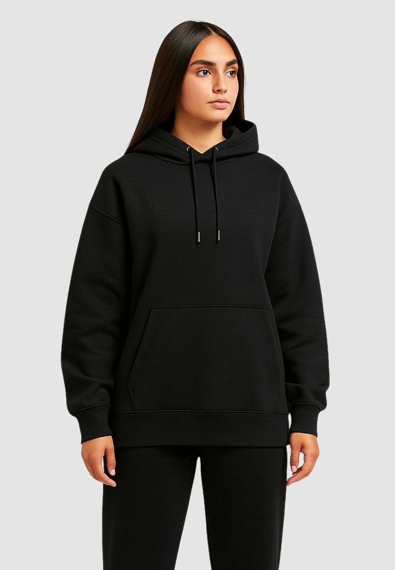 Felpa nera con cappuccio, tasca a marsupio, coulisse e logo in rilievo sul davanti. Materiale morbido, vestibilità comoda, con polsini e orlo a costine.