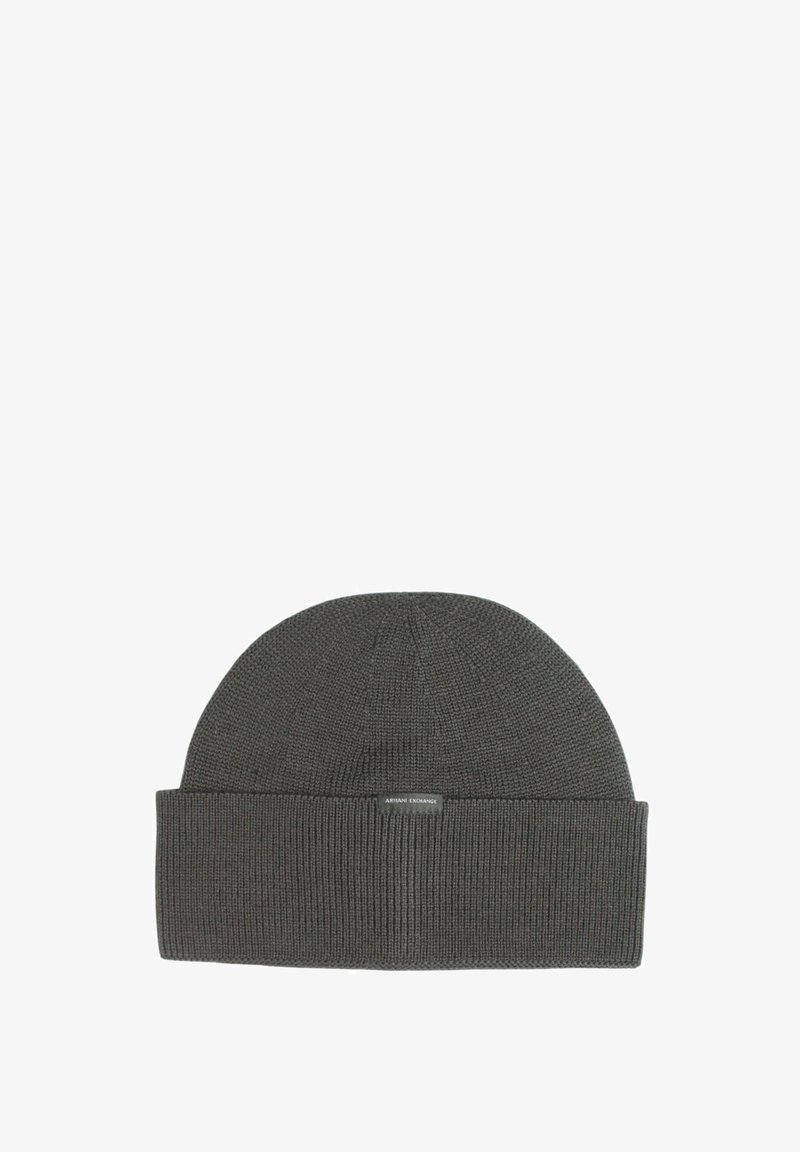 Beanie a maglia di un grigio scuro con risvolto a coste e parte superiore liscia. Presenta una piccola etichetta con logo sulla parte anteriore. Realizzato in morbido materiale elastico.