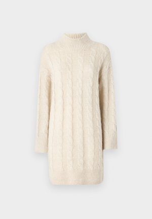 Kremasti džemper od kabla s visokim ovratnikom, rukavima do tri četvrtine i rebrastim rubom. Ima teksturirane uzorke i širok kroj.