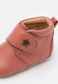 Bisgaard BABY STAR UNISEX - Prvi čevlji - old rose