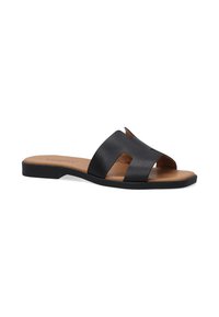 Schwarze Leder-Sandale mit zwei Ausschnitten, einer glatten Oberfläche und einer flachen Gummisohle, ausgestattet mit einer sandfarbenen Lederinnensohle.