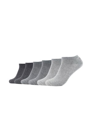 Sechs Paar Knöchelsocken in verschiedenen Grautönen, aus weichem Stoff, mit gerippten Bündchen und einer glatten Textur.