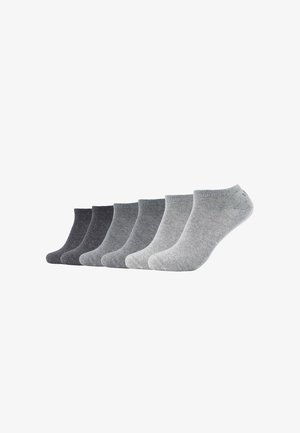 Sechs Paar Knöchelsocken in verschiedenen Grautönen, aus weichem Stoff, mit gerippten Bündchen und einer glatten Textur.