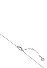 Bracelet en chaîne en argent avec un fermoir à homard, longueur ajustable et une petite étiquette gravée "AllSaints". Texture lisse, design minimaliste.