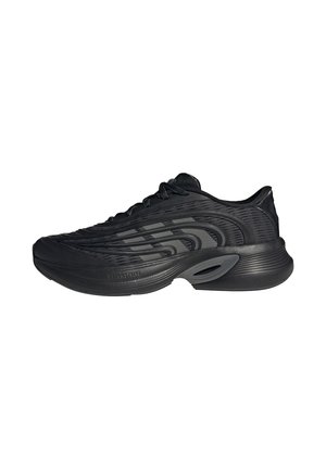 Sort atletiksneaker med tekstureret design, snørelukning, tyk polstret sål og buet mellemsål for støtte og komfort.