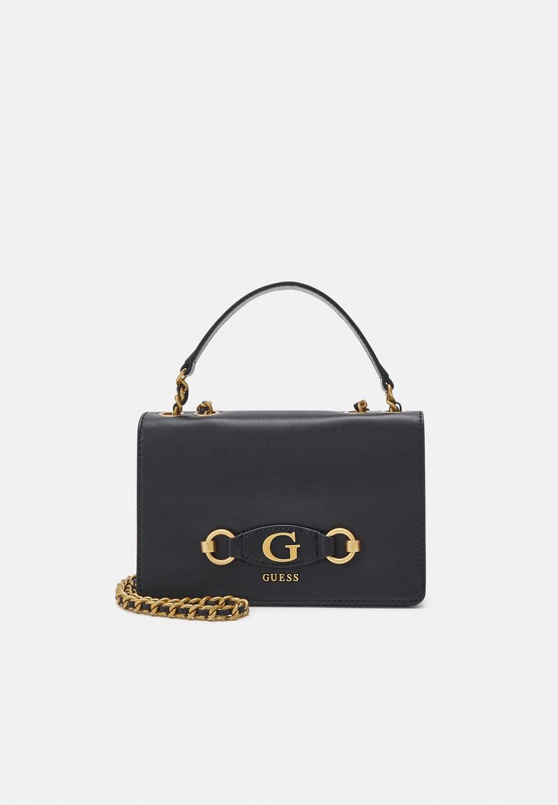 Sac à main rectangulaire noir avec poignée supérieure et bandoulière chaîne dorée, logo "G" doré et ferrures décoratives à l'avant, nom de la marque Guess en dessous du logo.