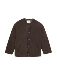 Veste en polaire marron avec un col rond, boutons-pression à l'avant, deux poches latérales et des détails en tissu contrastant le long de la fermeture.