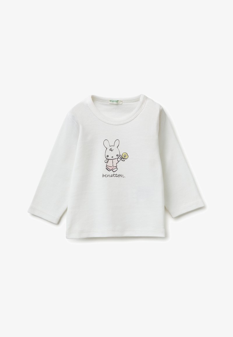 Chemise blanche à manches longues pour tout-petit avec un lapin cartoon tenant une fleur jaune et le texte "benetton" en dessous de l'illustration.