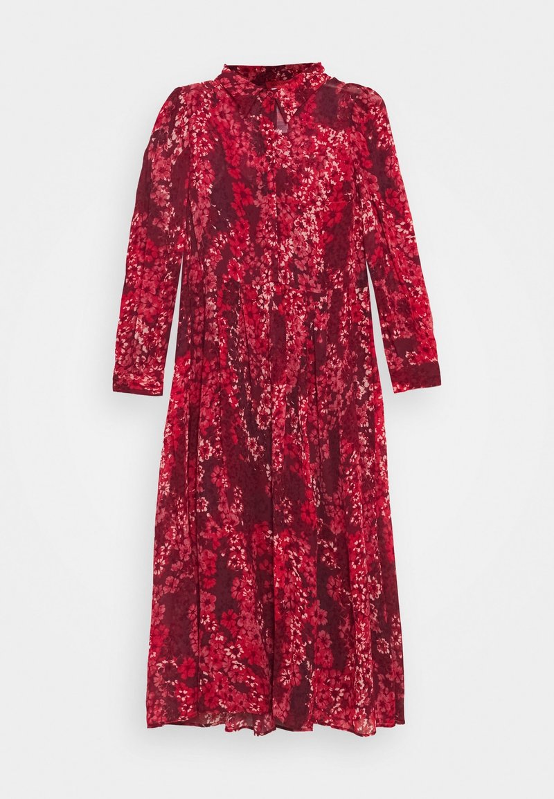 Robe rouge à manches longues, longueur genoux, avec motif floral rose et foncé, boutonnage devant et col pointu sur fond blanc.