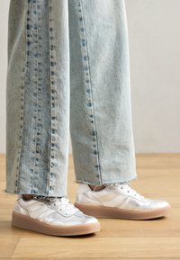 Non sélectionné, silver/white
