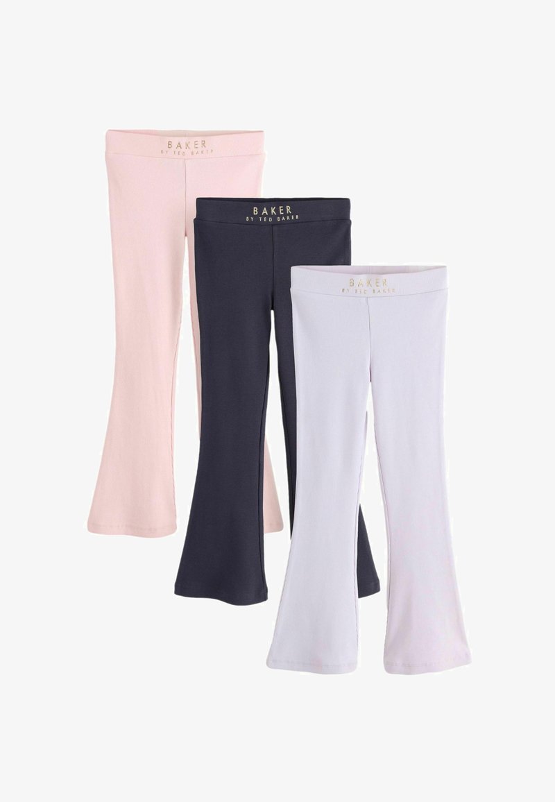 Tre paia di leggings per bambini con costine e fondo svasato, nei colori rosa, blu navy e lilla, con la scritta "Baker by Ted Baker" sulle fasce elastiche in vita.
