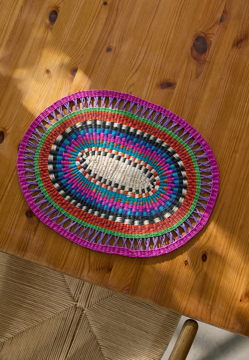 Sensi Studio - OVAL ANDEAN PLACEMAT - Place mat - fuxia tones, Enlarge