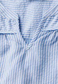 Cecil Camicetta - blau