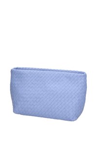 Borsa intrecciata azzurro chiaro con forma rettangolare, caratterizzata da una texture intrecciata intricata e una finitura liscia. Nessun hardware o accenti visibili.
