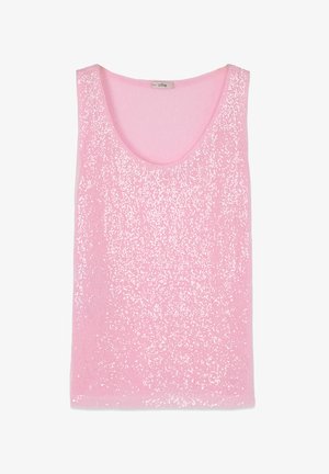 Top roz fără mâneci, acoperit cu paiete strălucitoare, cu decolteu rotund și o etichetă de material aproape de guler.