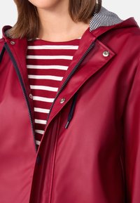 Petit Bateau PETIT BATEAU - Regenjacke / wasserabweisende Jacke - amarante