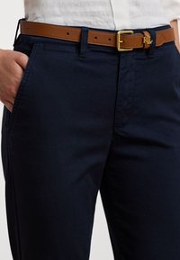 Lauren Ralph Lauren SLIM FIT STRETCH CHINO PANT - Chino hlače - navy