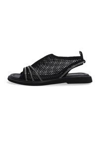 Sort net-sandal med lukket tå og åben hæl. Har sølvfarvede fletdetaljer og en flad sort sål for praktisk anvendelse. Letvægtsdesign.