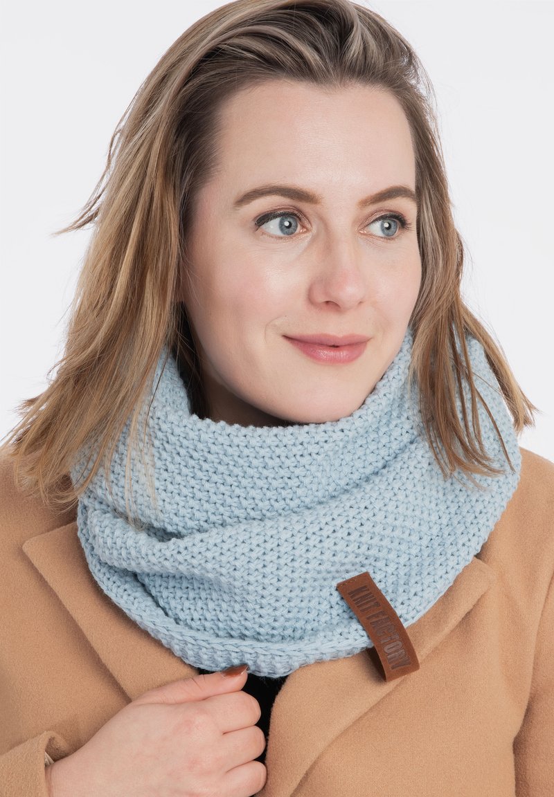 Knit Factory COCO - Colsjaal - celeste