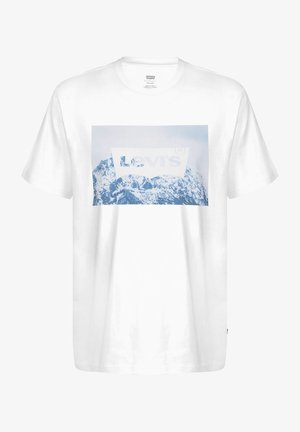 Bílý bavlněný tričko s modrou grafikou hory a logem Levi's uprostřed. Krátké rukávy, pohodlný střih a kulatý výstřih.