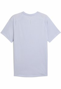 Lys lilla kortærmet t-shirt lavet af et blødt og glat stof. Har en rund halsudskæring og en diskret etiket på ryggen.
