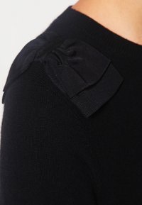 Ted Baker Stickad tröja - black