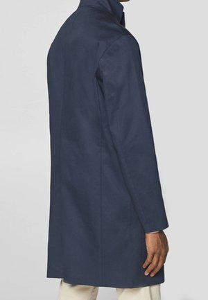 Male model wearing a navy blue, knee-length coat with long sleeves, shown from the back and side against a plain light background.