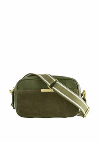 Crossbody tas van olijfgroen leer, met een suède bodem, voorzien van een gestreepte verstelbare band en een gouden hardware accent.