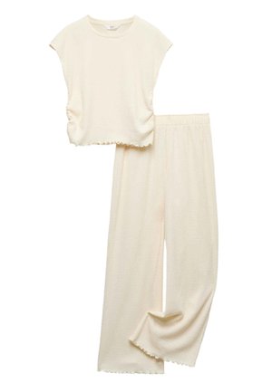 Cremefarvet blød strikket ærmeløs top med matchende bukser med vide ben, der har flæsekant i begge dele.