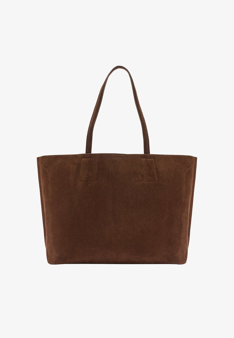 Brązowa torba na ramię zamszowa z dwoma płaskimi uchwytami, prostokątnym kształtem i gładką fakturą. Brak widocznych logo lub ozdób.