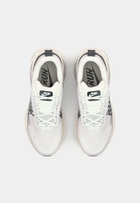 Nike Performance VOMERO 18 RUN - Road running shoes - summit white/black/college grey/vast grey/sequoia/sail