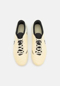 Nike Performance TIEMPO LEGEND 10 CLUB - Indoor football boots - lemonade/black/metallic gold coin