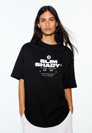 Bershka, EMINEM GRAPHIC PRINT SHORT SLEEVE T-SHIRT - T-shirt imprimé - black