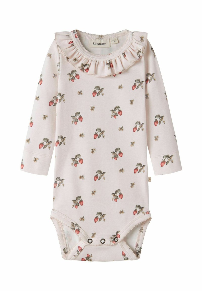 Ροζ ανοιχτό βρεφικό κορμάκι με μακριά μανίκια, σχέδιο με φράουλες και μέλισσες, βολάν στον γιακά και κούμπωμα με κουμπιά στο καβάλο.