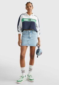 Tommy Jeans IZZIE - Falda acampanada - denim light