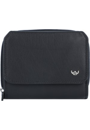 Zwarte leren portemonnee met een ritssluiting, flap-over ontwerp, geëmbosserd logo en zichtbare stiksels. Glad oppervlak, compacte vorm.