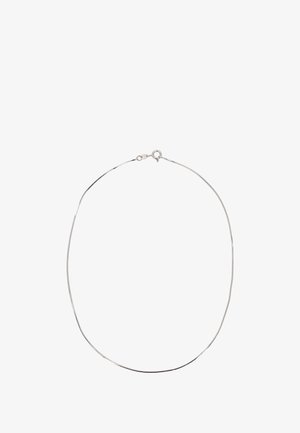 Ezüst kígyólánc nyaklánc, sima textúrájú, kerek záródással, minimalista dizájnnal, rugalmas formával, rétegezésre vagy önálló viselésre is alkalmas.