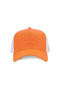 Casquette de camionneur orange avec un dos en mesh blanc. Elle présente un patch logo surélevé à l'avant, une visière plate et une fermeture snapback ajustable.