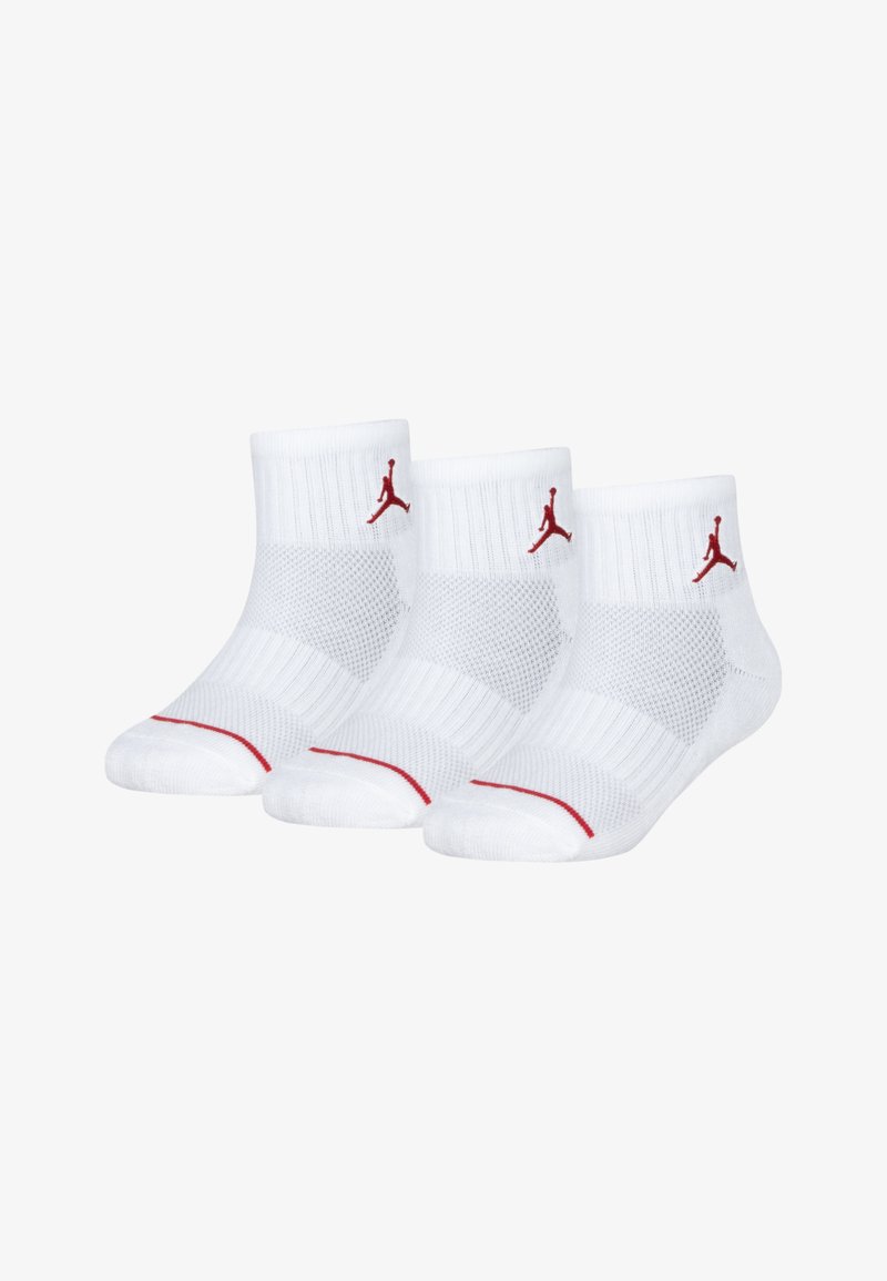 Calcetines tobilleros blancos con detalles en rojo, que presentan puños acanalados y paneles de malla para transpirabilidad. Incluye el icónico logo rojo de Jumpman.