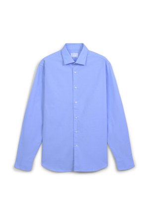 Chemise bleu clair à manches longues avec boutons en tissu texturé. Elle présente un col classique et une fermeture à boutons sur le devant.
