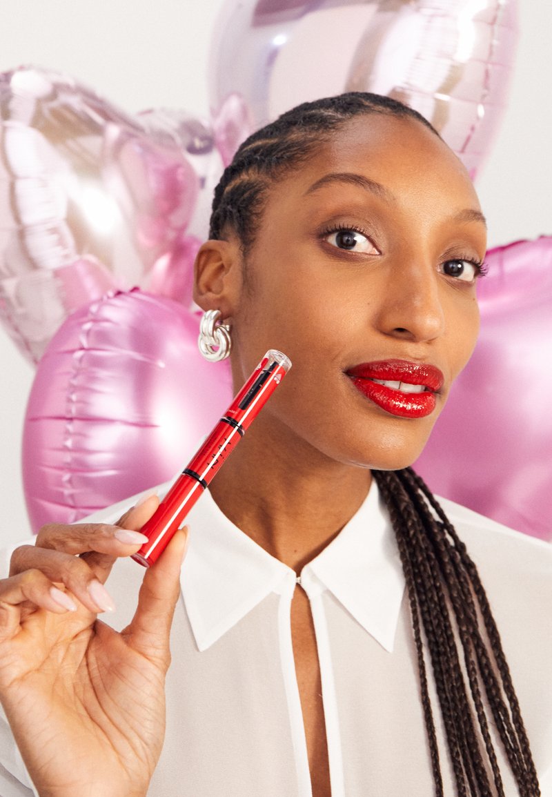 NYX Professional Makeup - SHINE LOUD HIGH PIGMENT LIP SHINE - Lucidalabbra - rebel in red, Ingrandire