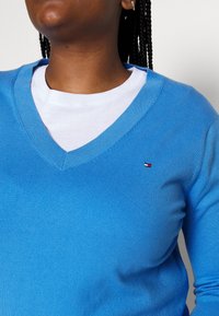 Tommy Hilfiger Curve Jersey de punto - royal blue