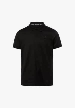 Zwart kort mouw polohemd met kraag en drieknoopssluiting, met een subtiel reliëflogo op de linkerbovenkant onder de kraag.
