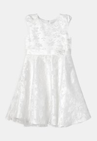 Vit klänning med blomsterprägling, korta ärmar och ett midjeband i satin. Har en dekorerande blomdetalj vid midjan.