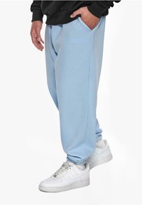 Dropsize HEAVY LOOSE FIT JOGGER - Joggebukse - baby blue