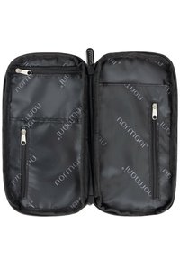 Schwarzer Organizer mit Reißverschluss, zwei Fächern, Innentaschen und einem glatten Stoffinnenfutter mit „normani“-Muster.